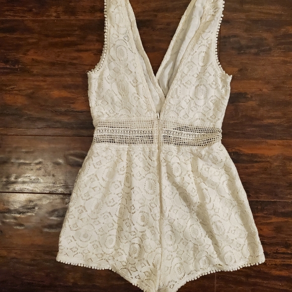 White Lace 'Kendall & Kylie' Romper - Picture 4 of 5